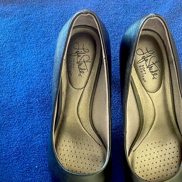 Women’s black dress shoes. Life Stride Soft System. Sz 8W. Like New! - Picture 3 of 7